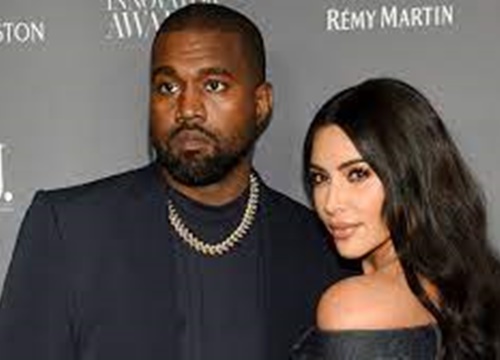 Kim Kardashian dứt tình với Kanye West khi đệ đơn lên tòa, khôi phục lại tên "cha sinh mẹ đẻ"