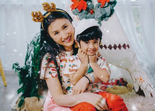 Trọn bộ ảnh Giáng sinh của Nguyệt Ánh cùng con trai lai Ấn Độ