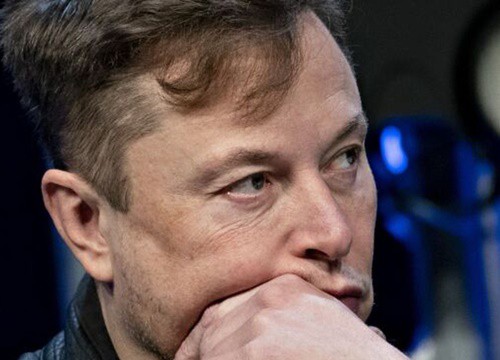 Elon Musk bị nhà đầu tư kiện vì tạo poll hỏi có nên bán cổ phiếu Tesla hay không
