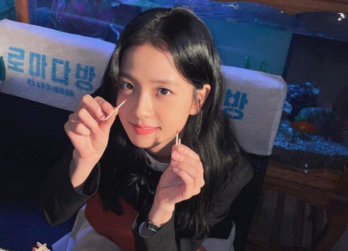 Nóng: Jisoo (BLACKPINK) bị "khủng bố" dữ dội, bê bối phim đầu tay bị 200.000 chữ ký kiến nghị lên Nhà Xanh chuyển biến xấu