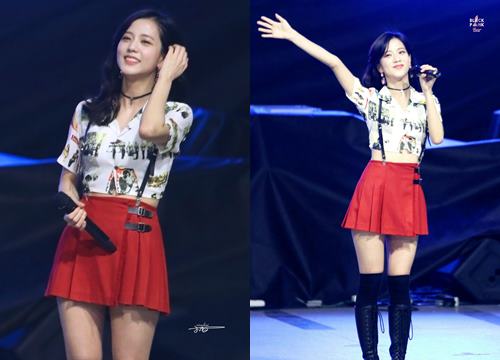 Jisoo (BLACKPINK) bị bung toàn bộ cúc áo khi đang hát, phản ứng ra sao mà fan hết lời khen ngợi?