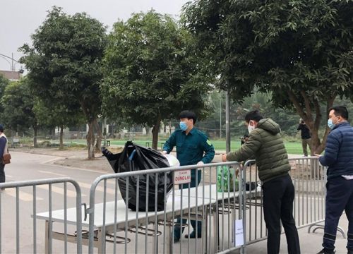 Nhiều trường học trở thành nơi cách ly, cô trò bỏ Tết 'gồng mình' chống dịch