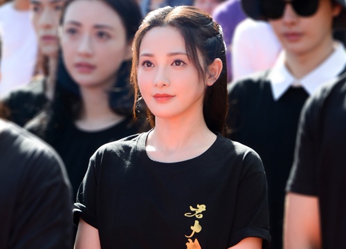 Mỹ nhân Hoa ngữ "xu cà na" nhất đầu năm 2021: Là "thế thân" cho Trịnh Sảng, bị bạn diễn nam phun khói thuốc vào mặt