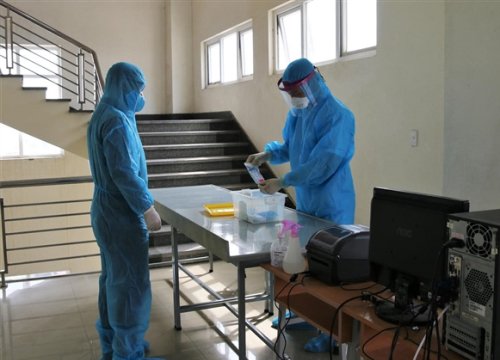'Không đưa người nhà, người thân quen vào danh sách tiêm vaccine COVID-19'