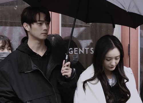 Dương Mịch cưới 'phi công' Hứa Khải trong phim mới nhưng mặt nhà gái như sắp... 'đi đánh lộn'?
