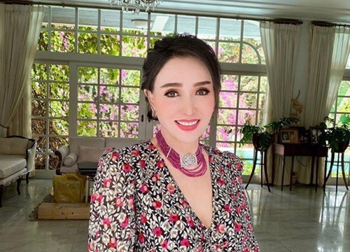 Vẻ trẻ đẹp khó tin ở tuổi 74 của Hoa hậu Hoàn vũ Thái Lan khiến dân mạng choáng váng
