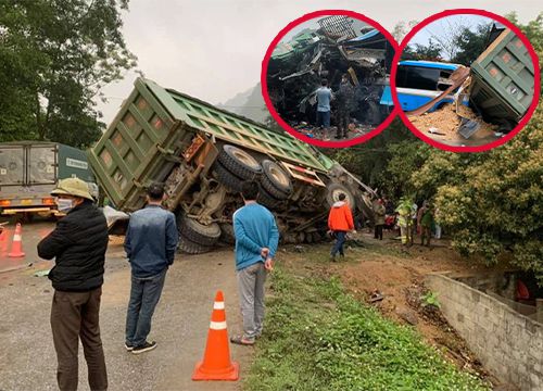 Hoa Binh: 3 people did not survive in a terrible accident between a passenger car and a truck