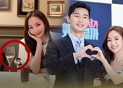 Park Min Young để lộ hình ảnh hẹn hò với Park Seo Joon qua một chiếc ly?