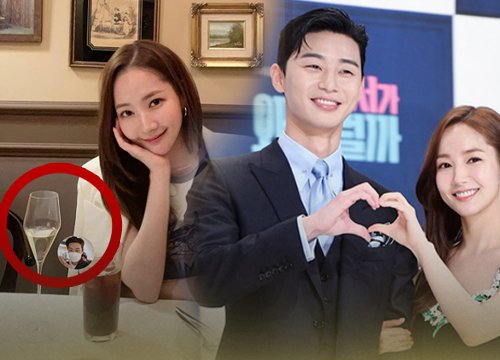 Park Min Young revealed a picture of her dating Park Seo Joon through a glass?