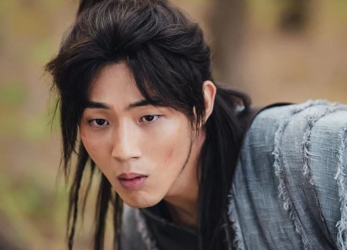 Ji Soo gặp "trái đắng" vì phốt bạo lực tình dục: Ekip Sông Đón Trăng Lên khởi kiện KeyEast, số tiền bồi thường lên đến 61 tỷ