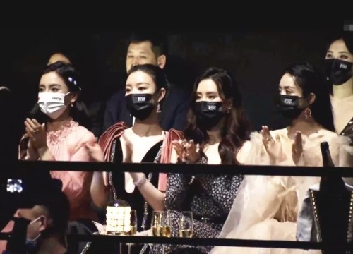 Soi vị trí chỗ ngồi thể hiện địa vị trong Cbiz của dàn sao: Angela Baby - Triệu Lệ Dĩnh hàng đầu, tiểu thư Huawei gây tranh cãi nhất