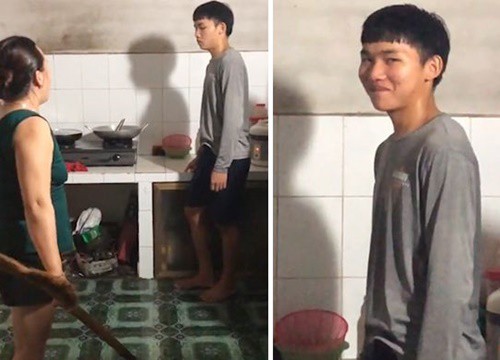Chàng trai bị mẹ cầm chổi đánh vì đi chơi từ trưa đến tối