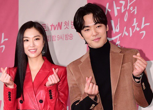 9 cặp đôi đẹp "nhức nách" ở phim Hàn: Kim Soo Hyun - Seo Ye Ji bao giờ công khai như Son Ye Jin nhỉ?