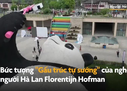 Bức tượng 'gấu trúc selfie' khổng lồ ở Trung Quốc