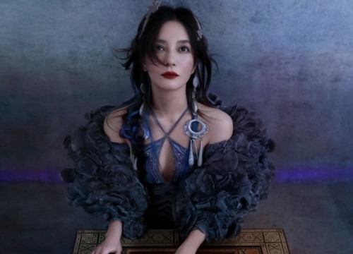 Chưa bao giờ thấy Triệu Vy táo bạo nhường này: Khoe vòng 1 chưa đủ, "chơi lớn" với khung hình lộ vòng 3 lấp ló