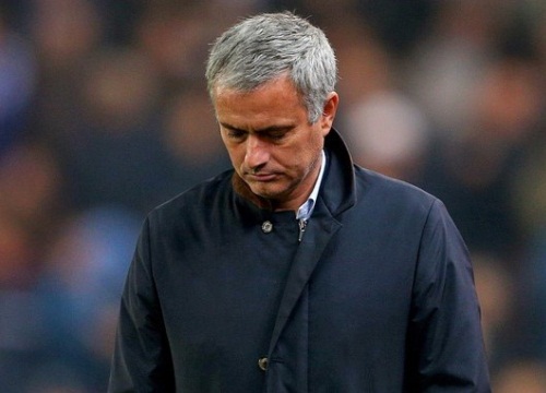 Mourinho làm gián đoạn cuộc họp báo để tri ân Hoàng thân Philip