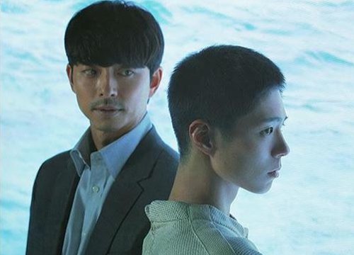 Gong Yoo thú nhận thấy cô đơn khi không có Park Bo Gum bên cạnh sau khi hợp tác trong Người Nhân Bản