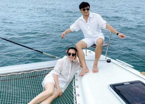 Vợ Quý Bình "thả thính" chồng cực ngọt khi khoe ảnh trên du thuyền