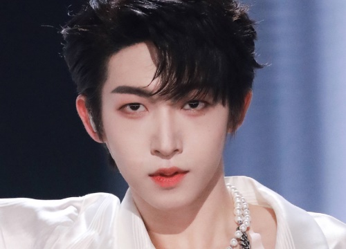 Top 1 tìm kiếm Weibo: "Đệ nhất paparazzi Cbiz" tiết lộ 1 idol nam debut vị trí center "bán thân" với giá 28 triệu/đêm?