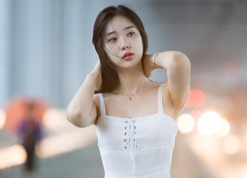 Mẫu nội y khoe thần hình đồng hồ cát, phong cách gợi cảm "đốn tim"