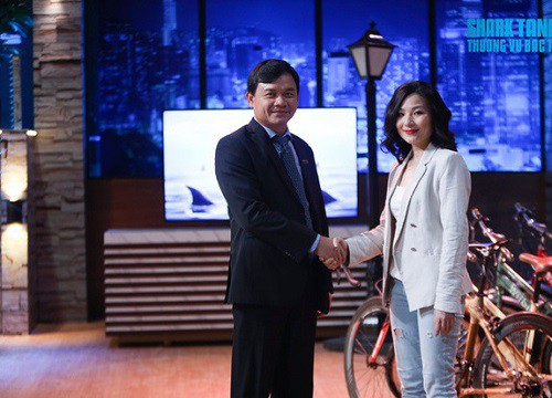 Shark Phú biến sân khấu gọi vốn thành bể thính, gật đầu chốt deal với nàng CEO vì "giải pháp xanh, startup xinh"
