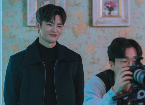 'Doom At Your Service': Xem ngay phim mới của Park Bo Young - Seo In Guk kẻo bỏ lỡ 'nội dung'... quá đẹp trai!