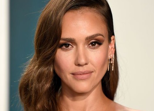 Jessica Alba - &quot;The only beauty with the golden ratio curve&quot; earns 2 billion USD?