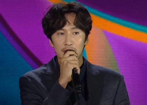 Lee Kwang Soo lần đầu xuất hiện trực tiếp trước khán giả sau khi thông báo rời Running Man