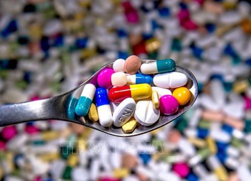 Nghiên cứu chứng minh tác hại khôn lường của việc kê kháng sinh liều cao