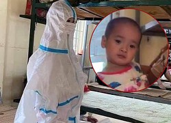 Cô bé 2 tuổi trong bộ đồ bảo hộ ở khu cách ly qua lời kể của người thân: "Hôm được đi ô tô còn sướng, hôm sau cứ khóc đòi về nhà"