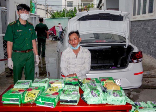 Bắt ô tô chở 20kg ma túy từ Đồng Tháp lên TPHCM