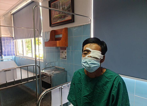 Người đàn ông bị tre chọc thủng mắt