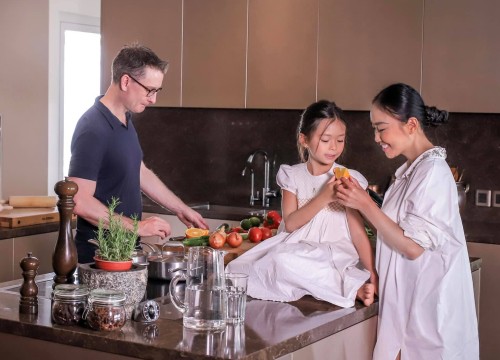 Đoan Trang: 'Sang Singapore, tôi lần đầu biết nấu ăn và dọn dẹp'