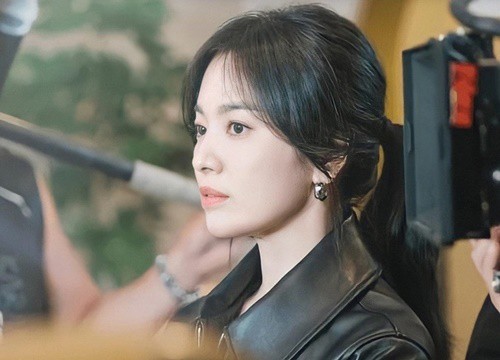 Song Hye Kyo tái ngộ màn ảnh nhỏ với "phi công" kém 11 tuổi