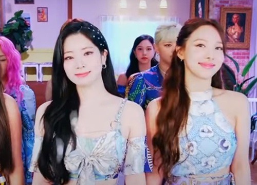 Tzuyu, Ji Hyo bị 'dìm' khi đứng cạnh Da Hyun vì màu da quá chênh lệch