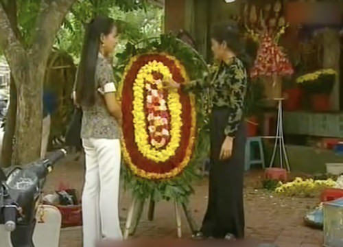 Cảnh phim Việt gây bão trên TikTok: Mừng đám cưới người yêu cũ bằng vòng hoa tang