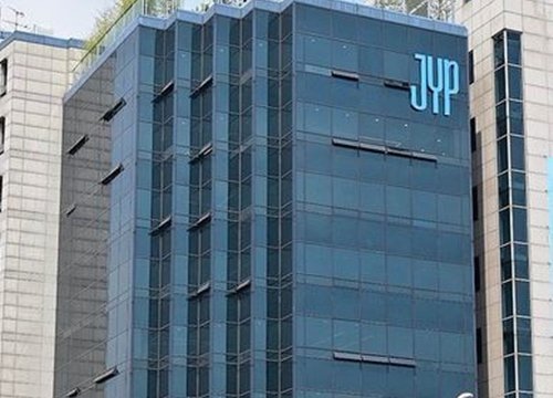 Chuyện lạ ở Kpop: Nhóm nhạc nữ đến năm sau mới ra mắt nhưng đã 'gây bão', netizen tranh nhau đặt trước single đầu tay