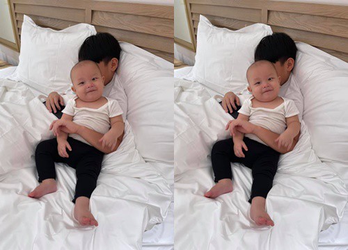 Cậu út nhà Hồ Ngọc Hà hớn hở khi anh trai cưng nựng