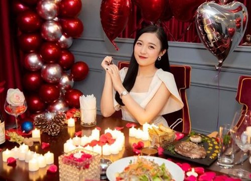 Chẳng cần lên hình quá nhiều, nữ MC "quốc dân" làng Liên Quân vẫn khiến fan mê mệt vì nhan sắc ngày càng "mlem"