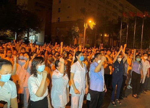 Đưa sinh viên đi tình nguyện, khi em bị mắng, sao các anh không cất lời