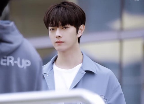 Hứa Khải lần đầu để tóc nấm như trai Hàn trên phim, trẻ đẹp "thơm bơ" nhưng fan sợ anh thành "con Dương Mịch" mất!