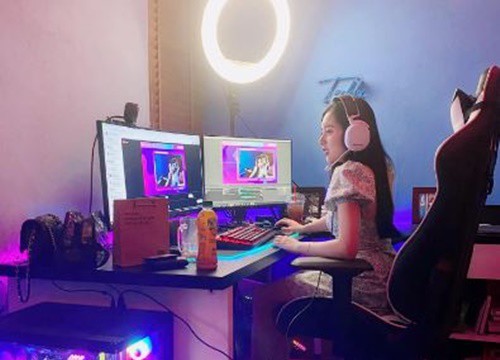 Đăng hình góc livestream, chiếc ghế gaming "phản chủ", lộ điều bí mật mà MC Phương Thảo muốn che giấu