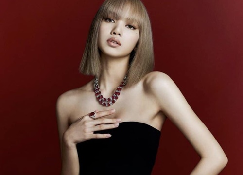 Được diện bộ 'di sản trang sức' siêu quý hiếm, Lisa tạo kỷ lục khó ai soán ngôi ở Kbiz