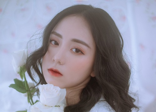 Cô giáo Vật lý hot nhất mạng xã hội bị 'bóc mẽ' nhận 'donate' từ học trò, có hẳn nhóm anti sau khi nổi tiếng