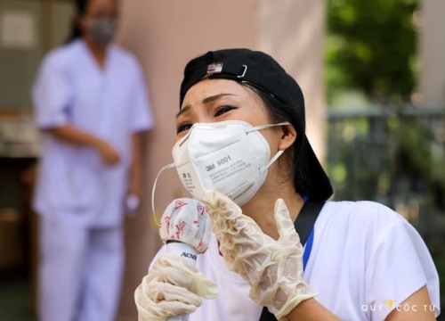 Phương Thanh: Tôi làm tình nguyện viên đến 1h sáng, con gái vẫn đợi mẹ về