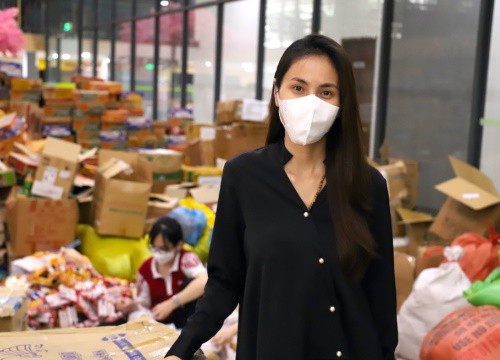 Công Vinh lên tiếng vạch rõ 2 điều quan trọng, Thuỷ Tiên tung bằng chứng "dằn mặt" khi bị tố nhận vơ 100 tấn lương thực