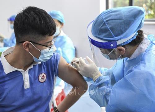 Trung Quốc: Ngăn chặn đà lây lan biến thể Delta bằng vaccine và các biện pháp kết hợp