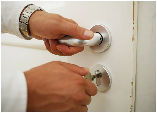 Người đàn ông vô tình bị vào bệnh viện tâm thần vì giống người khác