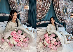 Jisoo (BLACKPINK) khoe ảnh trên giường khiến fans đứng hình