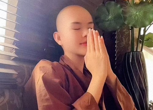 Ngọc Trinh bỗng nói "Xin lỗi" sau drama cạo đầu quy y vì bị bạn trai phản bội, chuyện gì đây?